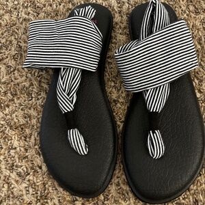 Sanuk Sandals. Never worn.